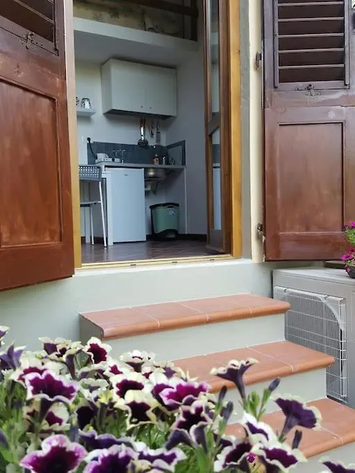 Loft Azalea Garden Wifi Air Conditioning Florence Apartment